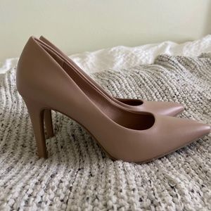 Nude Pumps